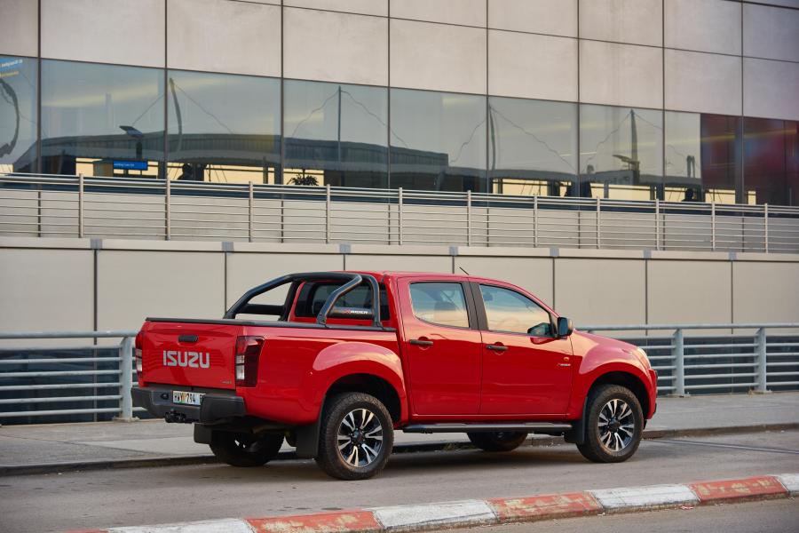 Isuzu KB Double Cab X-Rider 2017 года  (фото 14 из 40)